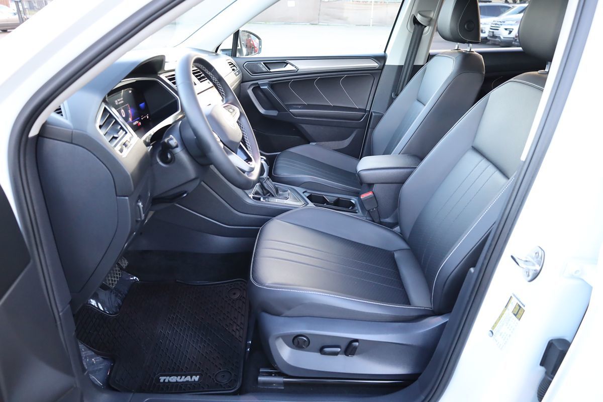 2022 Volkswagen Tiguan SE - Photo 11