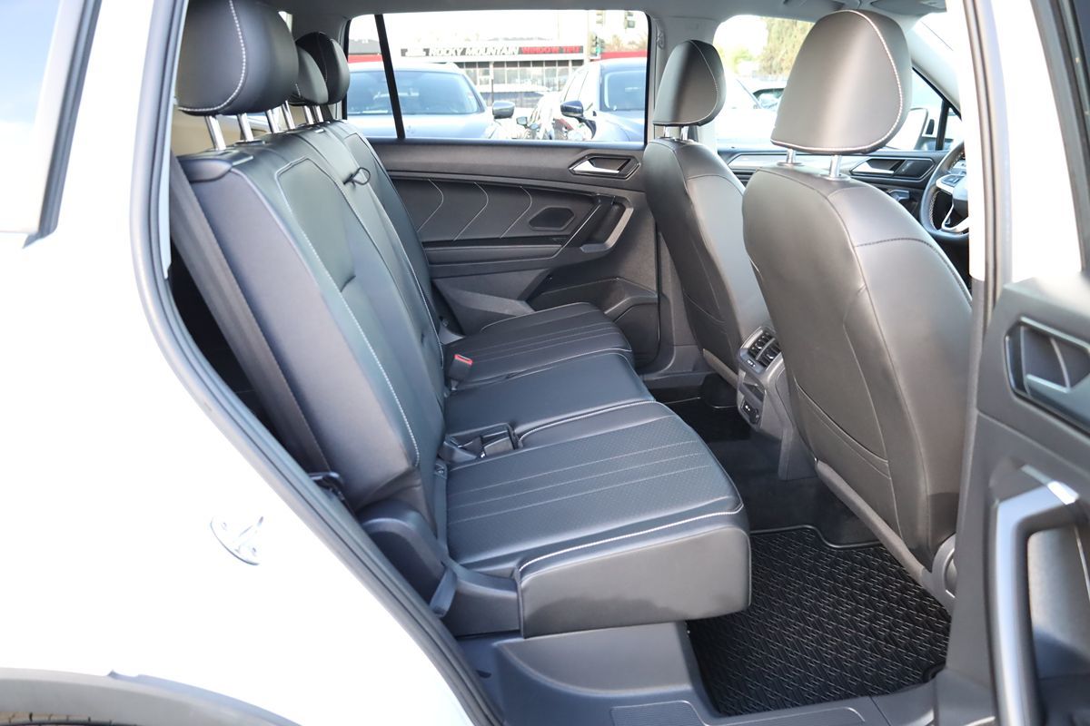 2022 Volkswagen Tiguan SE - Photo 16