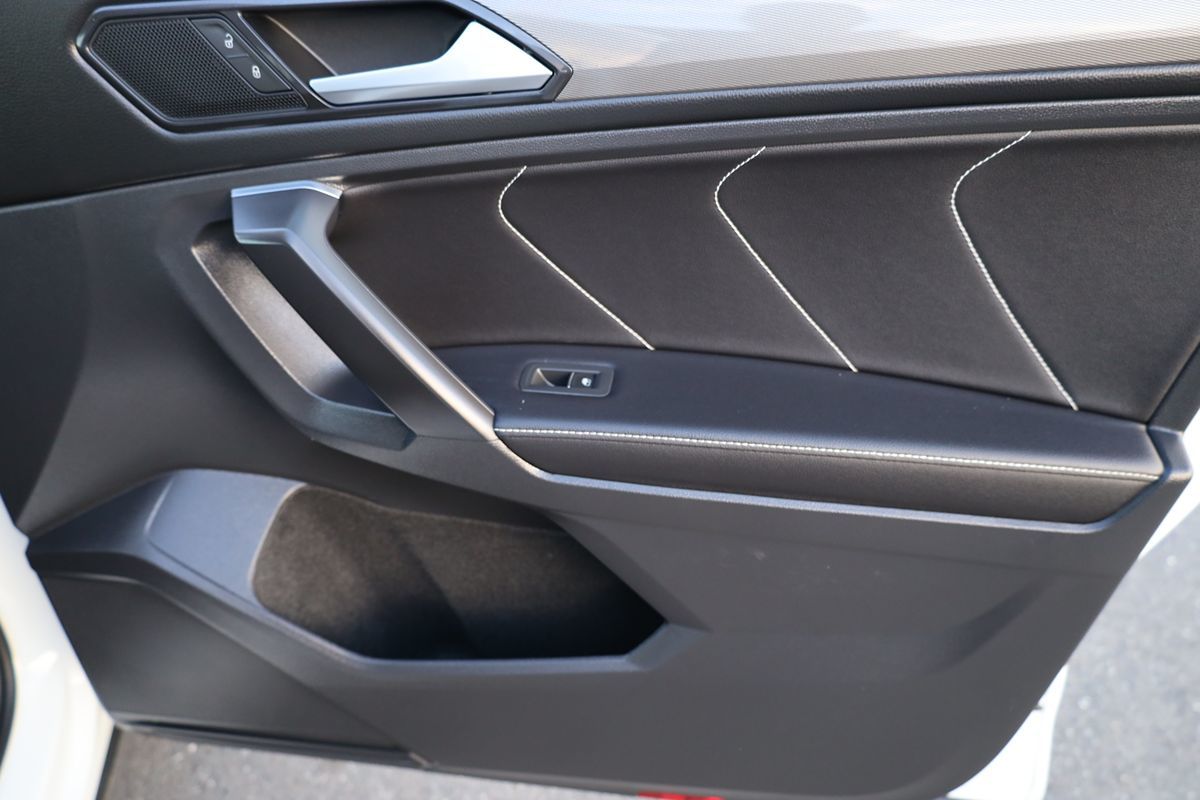 2022 Volkswagen Tiguan SE - Photo 18