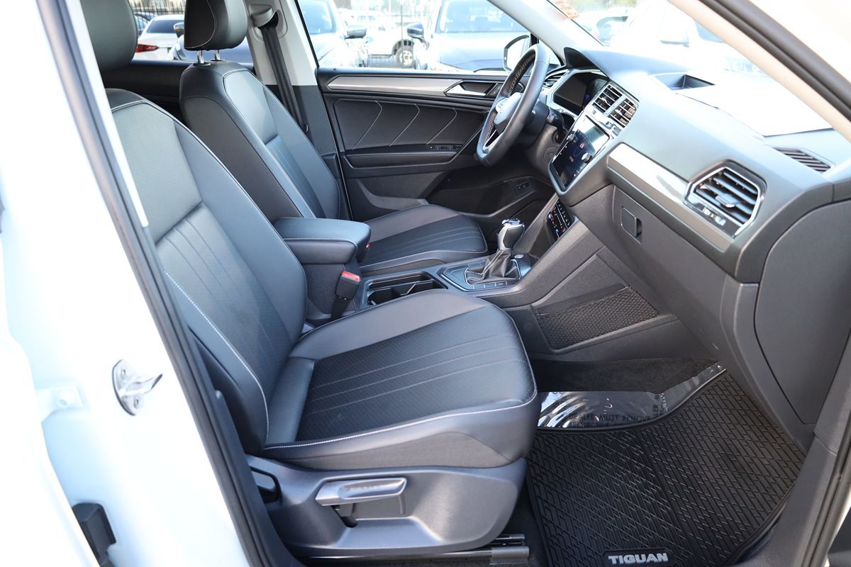 2022 Volkswagen Tiguan SE - Photo 19