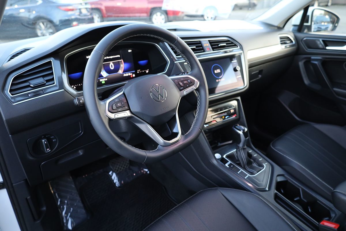 2022 Volkswagen Tiguan SE - Photo 23