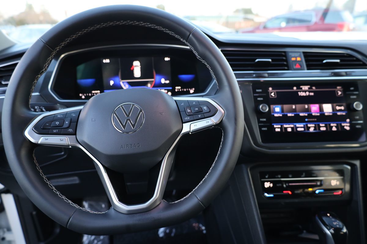2022 Volkswagen Tiguan SE - Photo 24