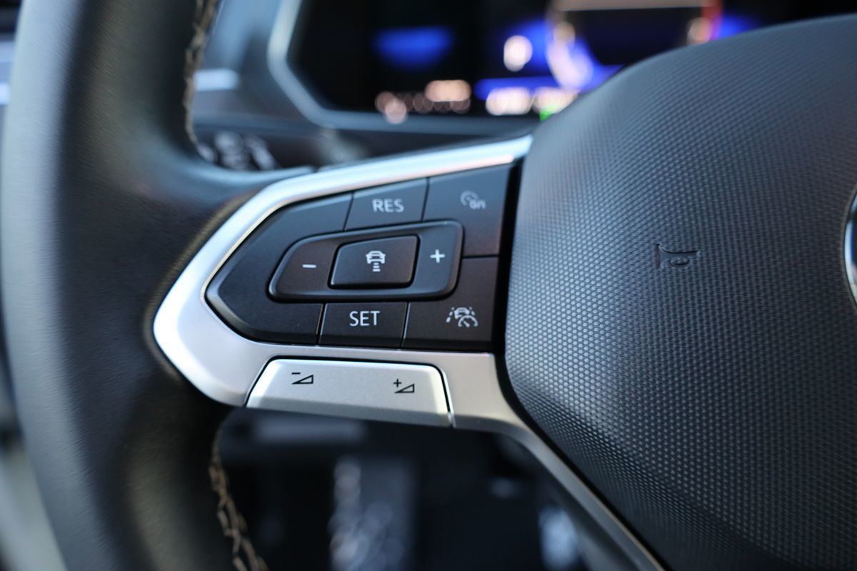 2022 Volkswagen Tiguan SE - Photo 25