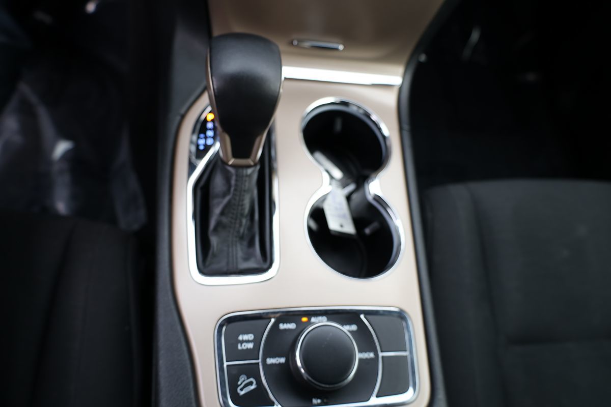 2017 Jeep Grand Cherokee Laredo E - Photo 30