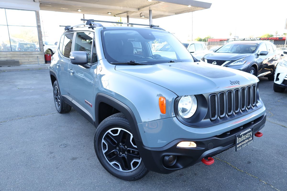 2015 Jeep Renegade Trailhawk - Photo 2