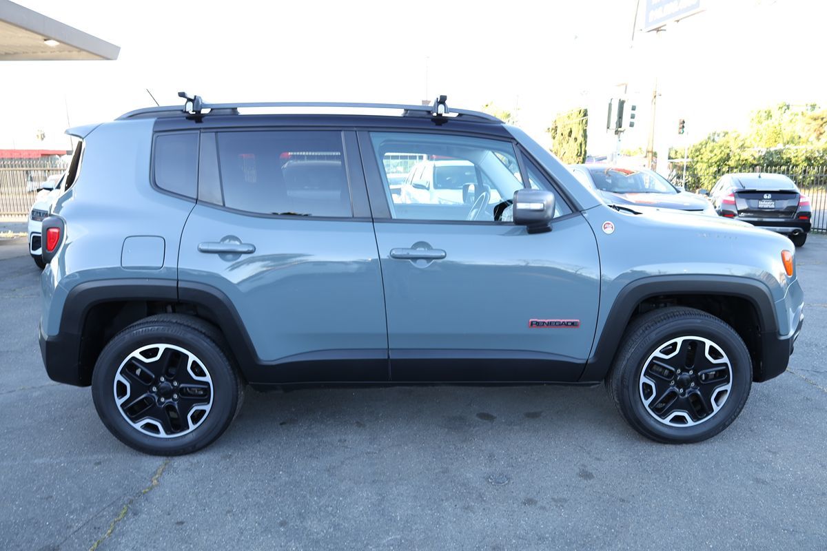 2015 Jeep Renegade Trailhawk - Photo 8