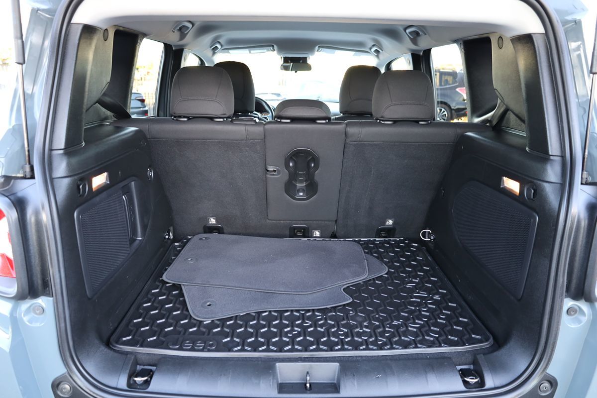 2015 Jeep Renegade Trailhawk - Photo 12