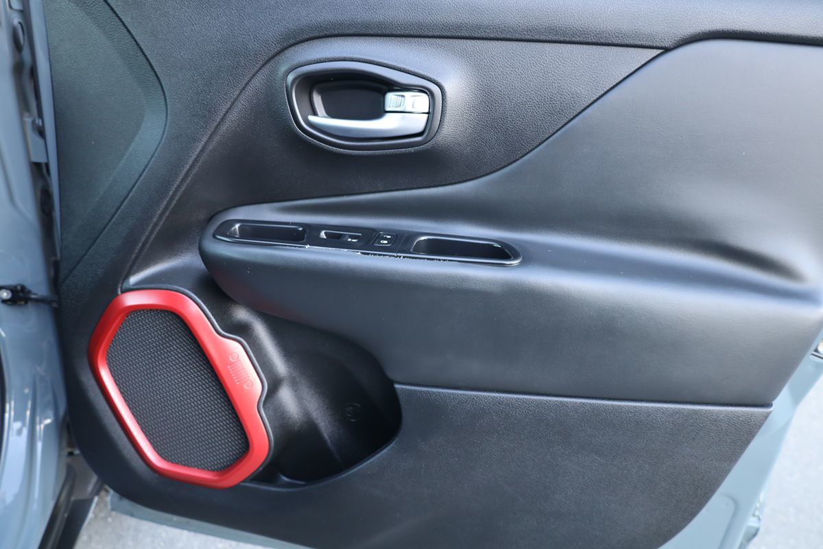 2015 Jeep Renegade Trailhawk - Photo 14