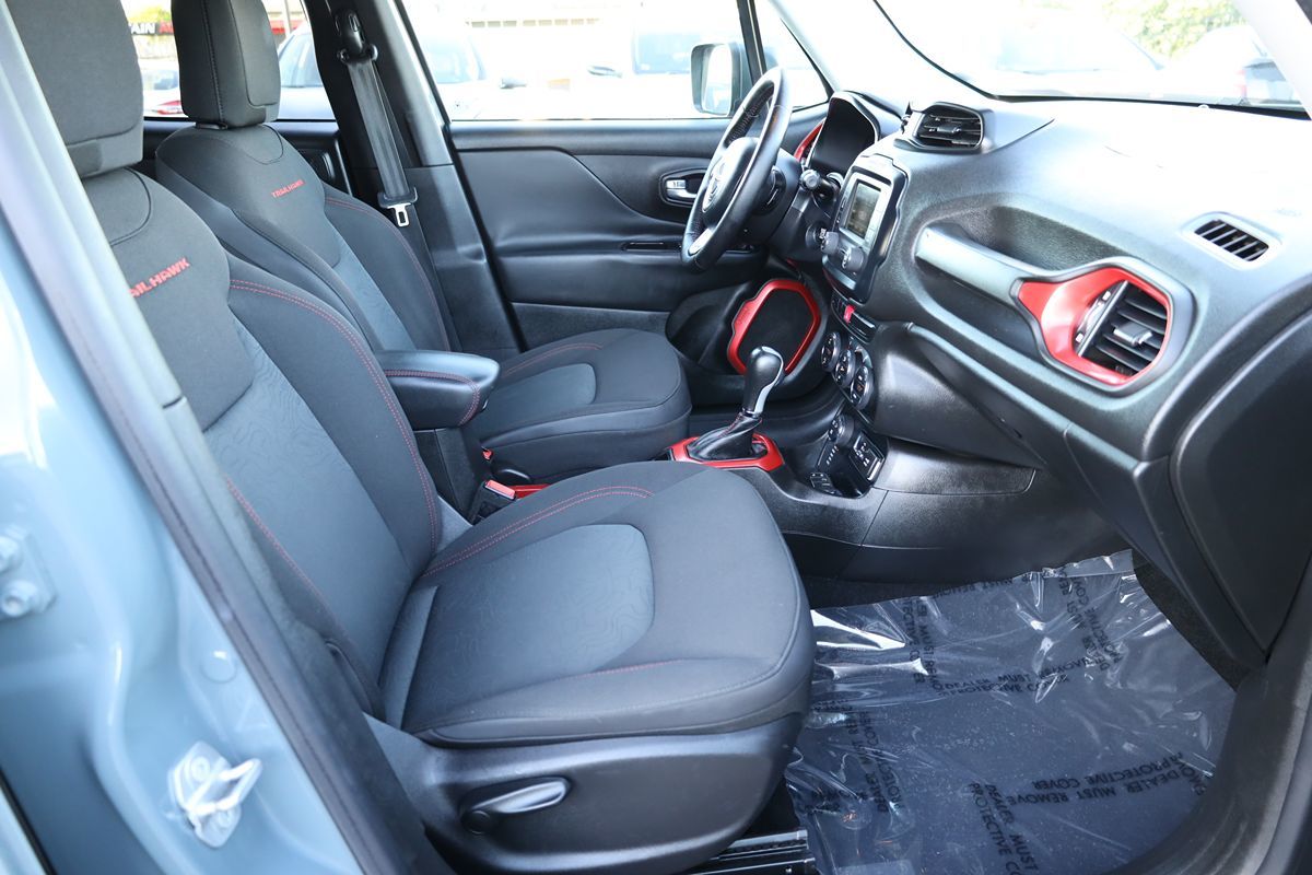 2015 Jeep Renegade Trailhawk - Photo 15
