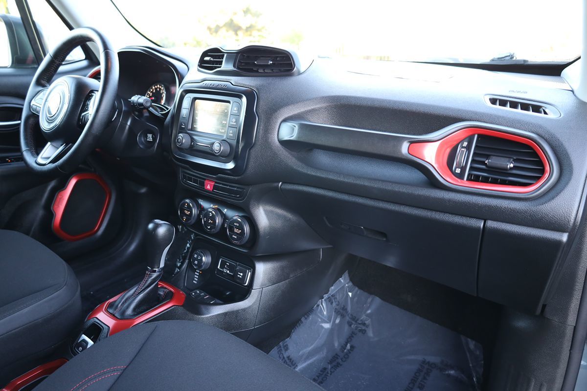2015 Jeep Renegade Trailhawk - Photo 16