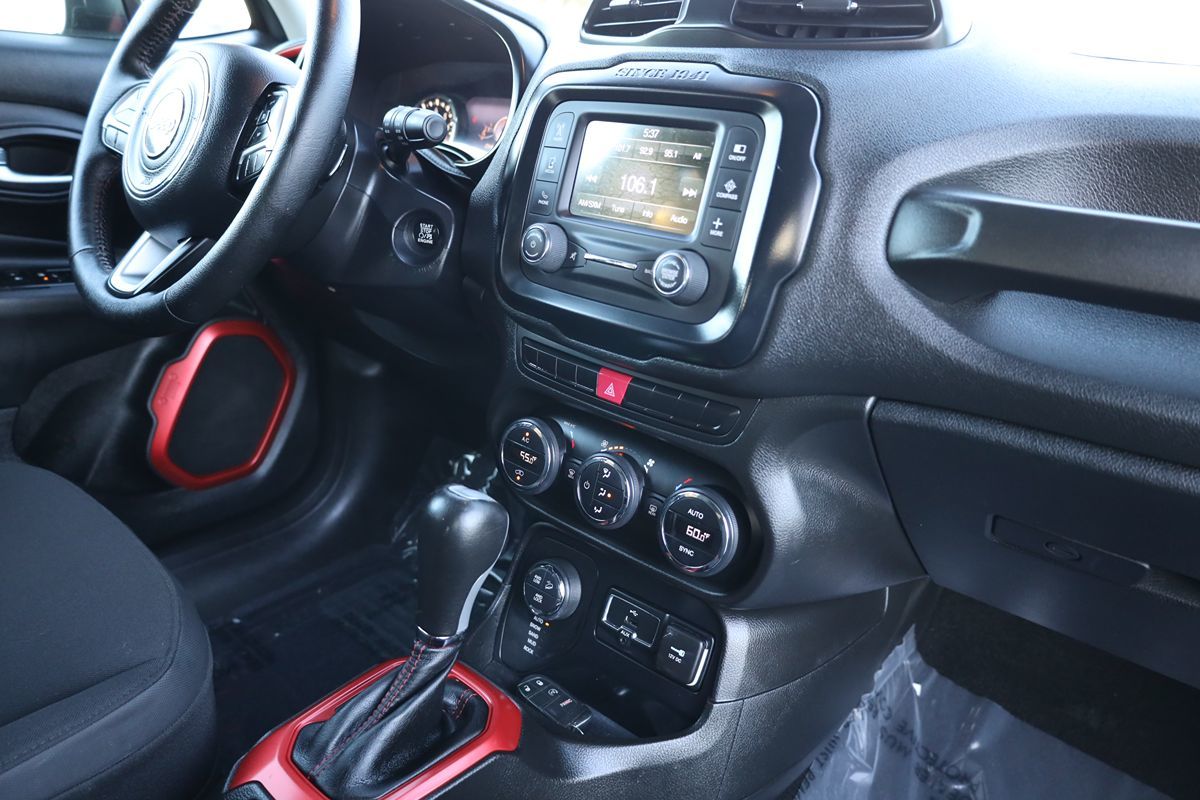 2015 Jeep Renegade Trailhawk - Photo 17