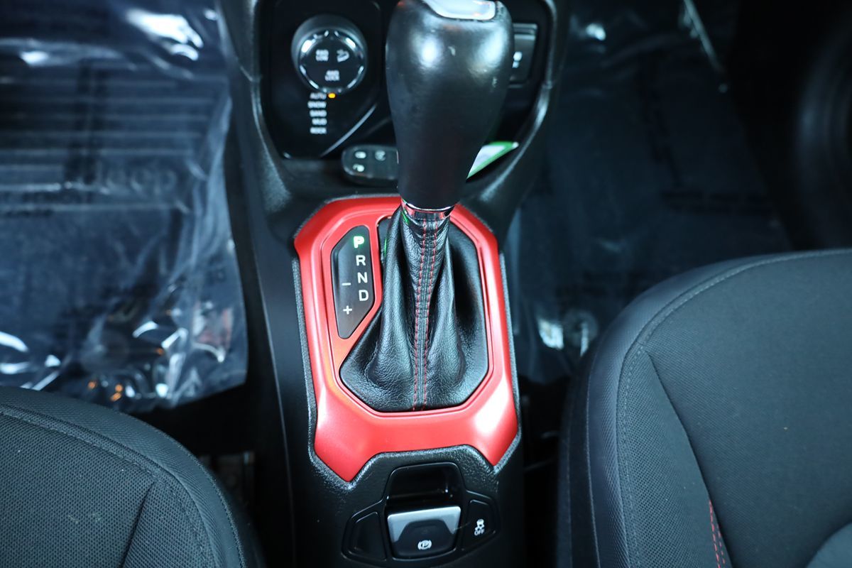 2015 Jeep Renegade Trailhawk - Photo 28