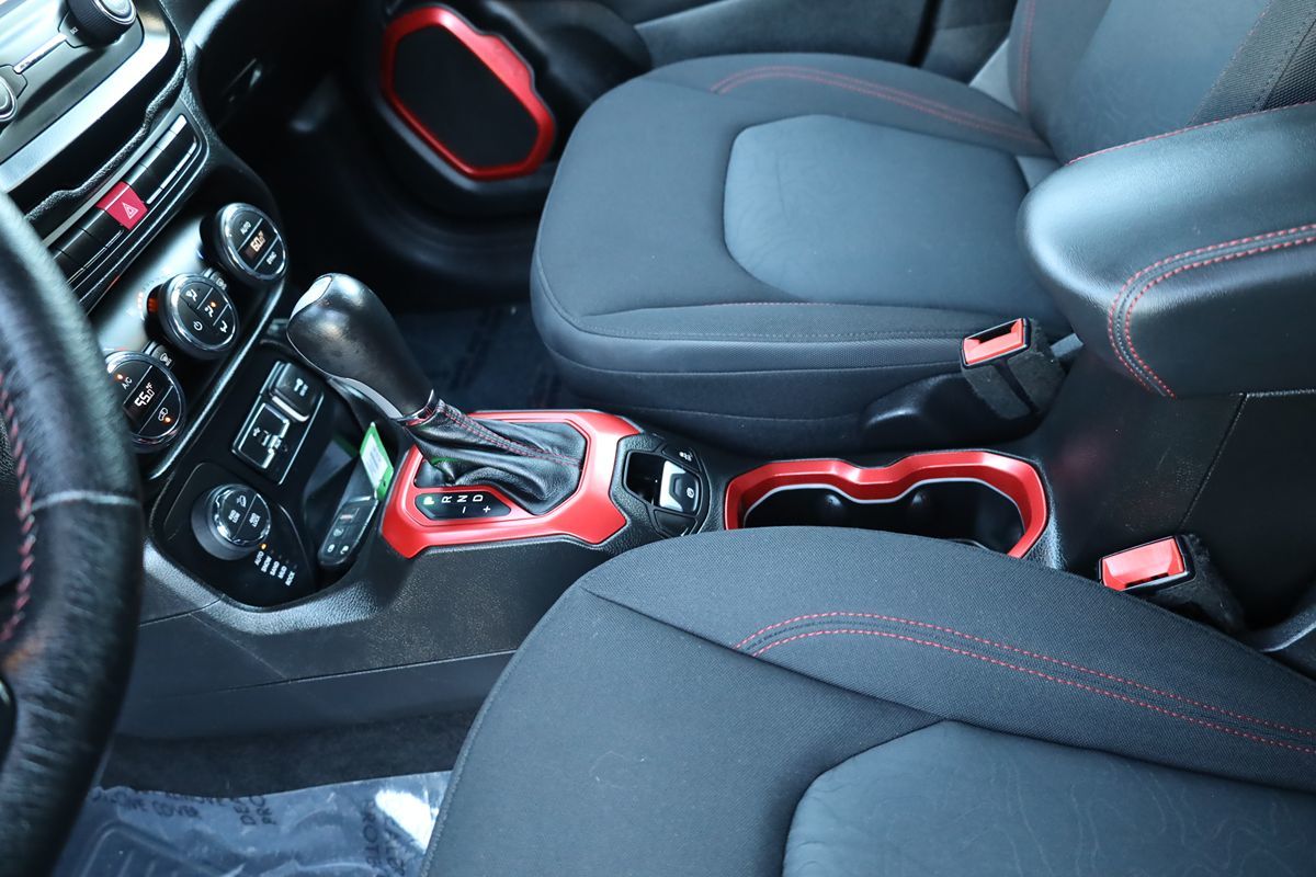 2015 Jeep Renegade Trailhawk - Photo 29