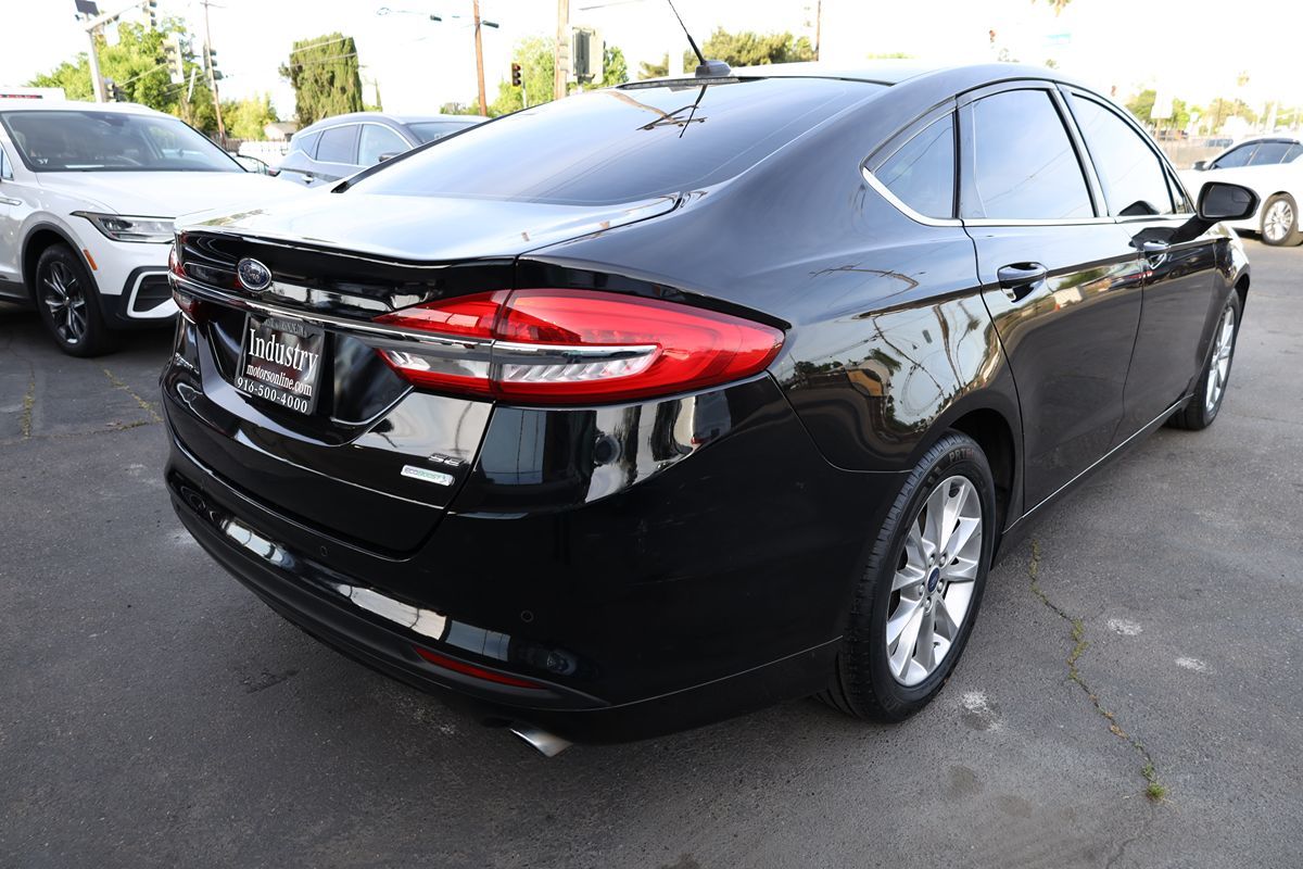 2017 Ford Fusion SE - Photo 4
