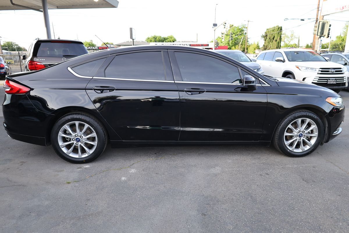 2017 Ford Fusion SE - Photo 8