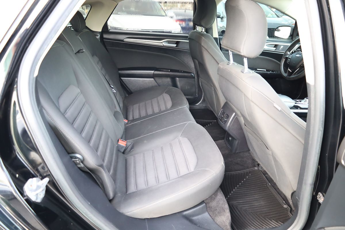 2017 Ford Fusion SE - Photo 13