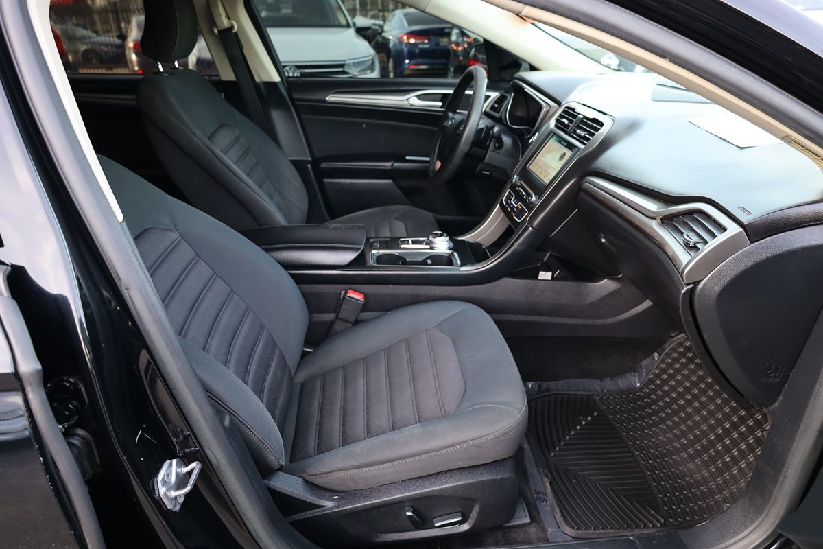 2017 Ford Fusion SE - Photo 15