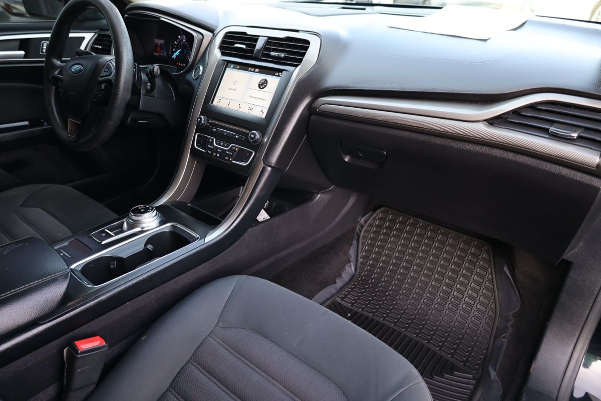 2017 Ford Fusion SE - Photo 16