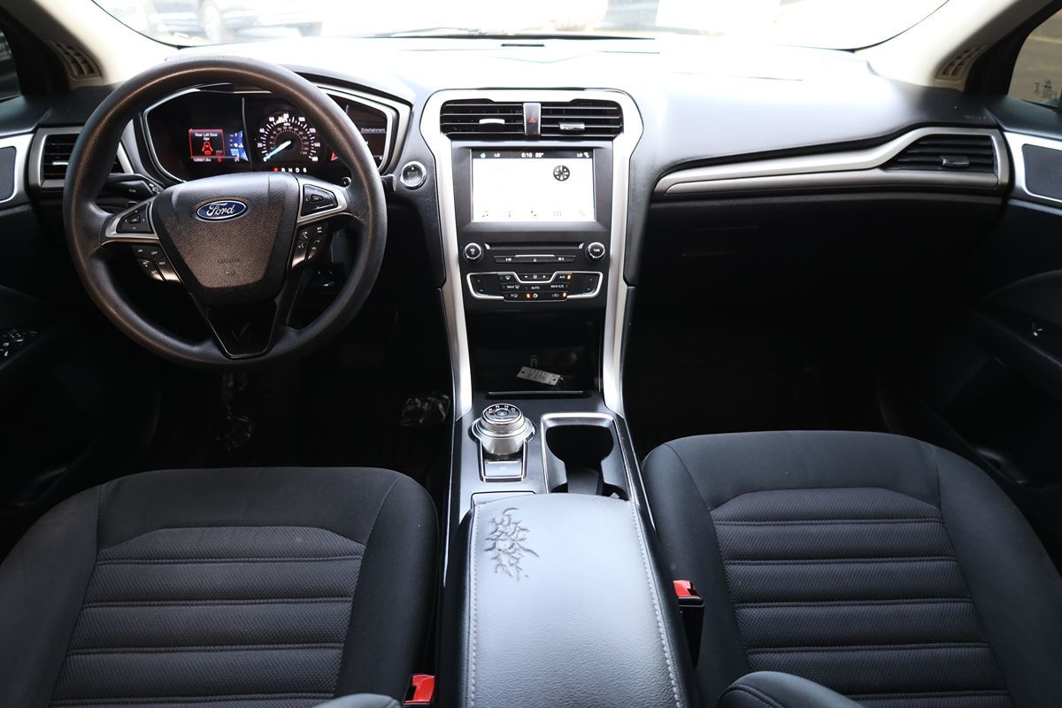 2017 Ford Fusion SE - Photo 17