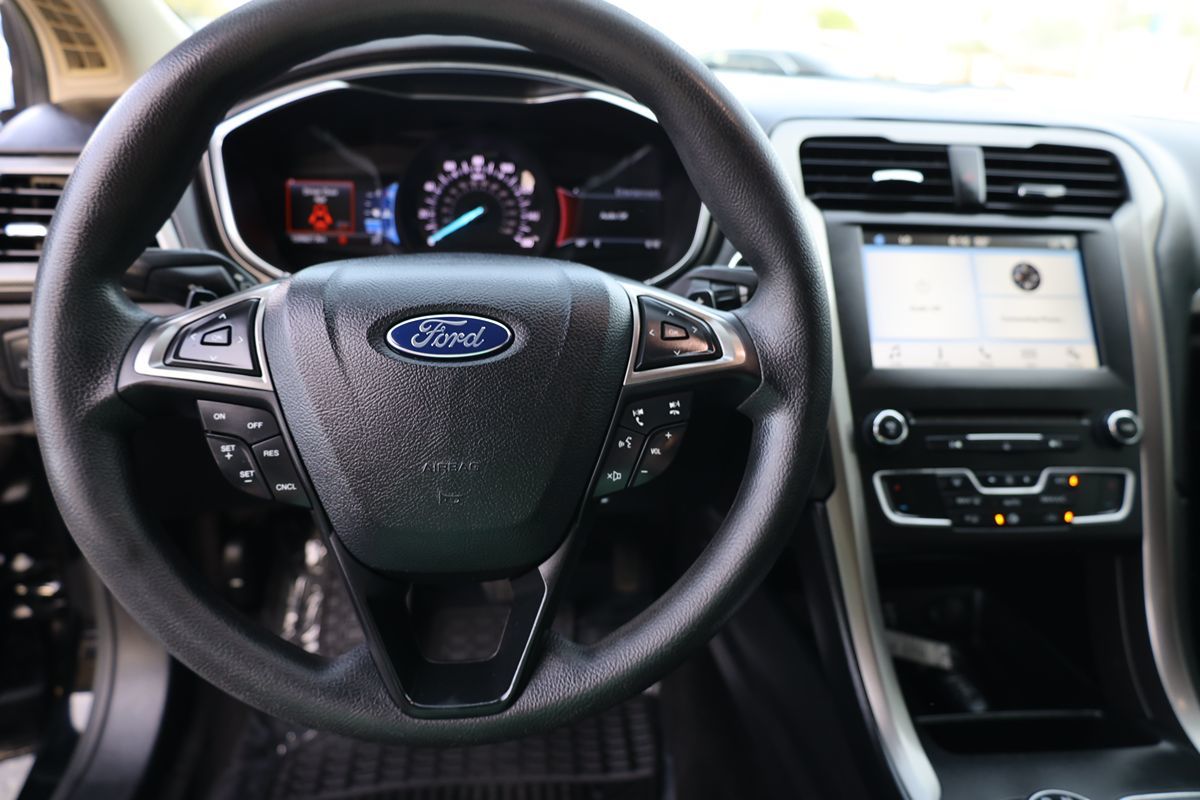 2017 Ford Fusion SE - Photo 19