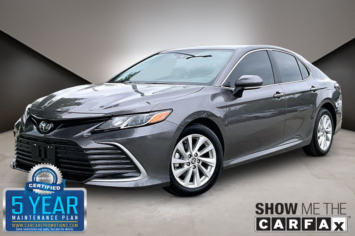 2024 Toyota Camry LE's photo