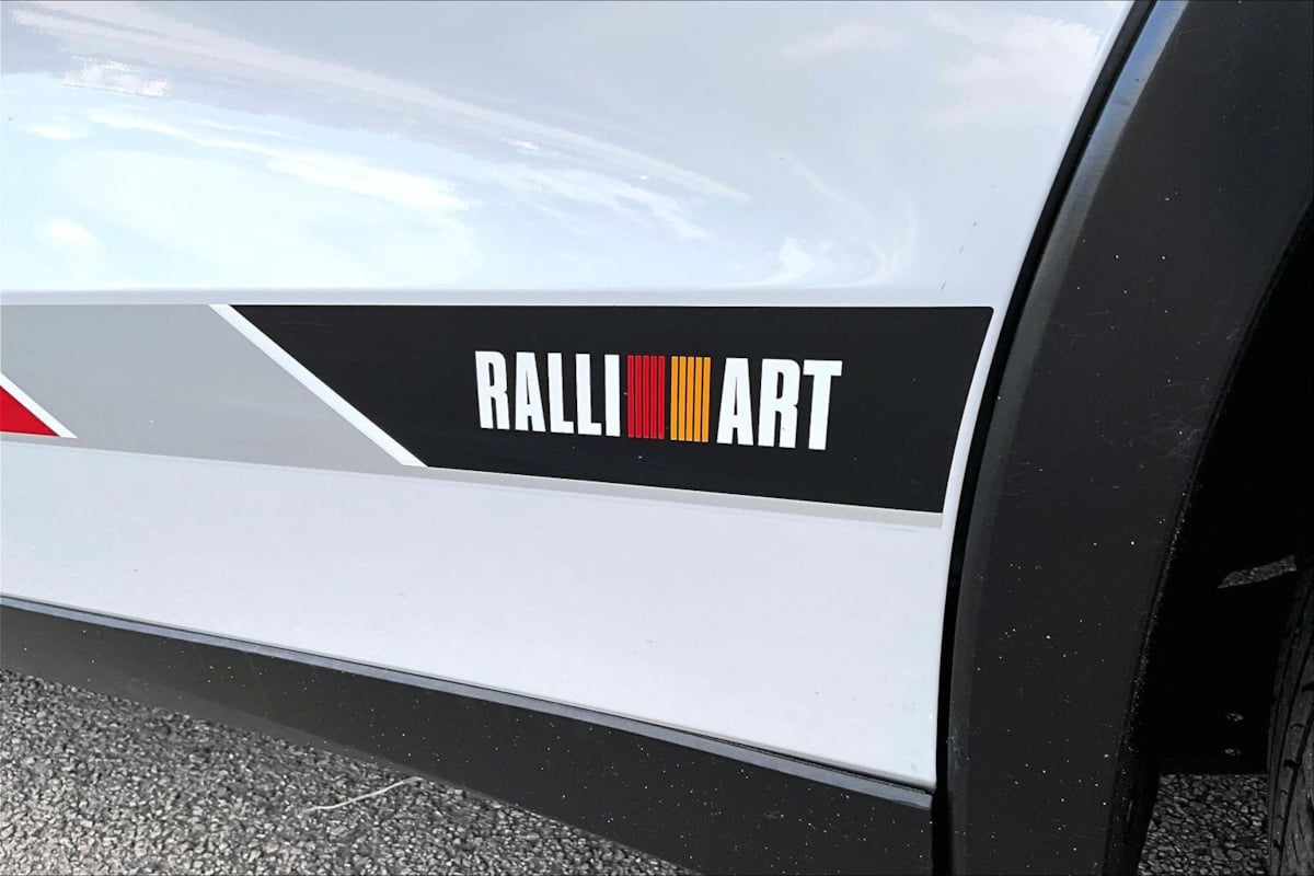 2023 Mitsubishi Outlander SE RALLIART - Photo 23