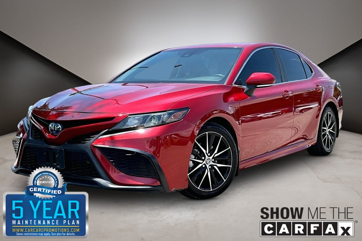 2022 Toyota Camry SE Hybrid's photo