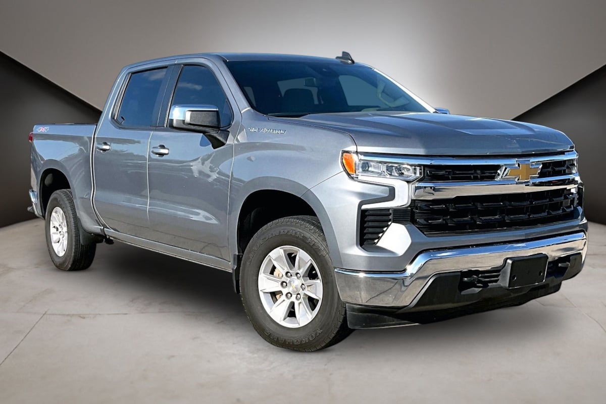 Chevrolet Silverado photo 2