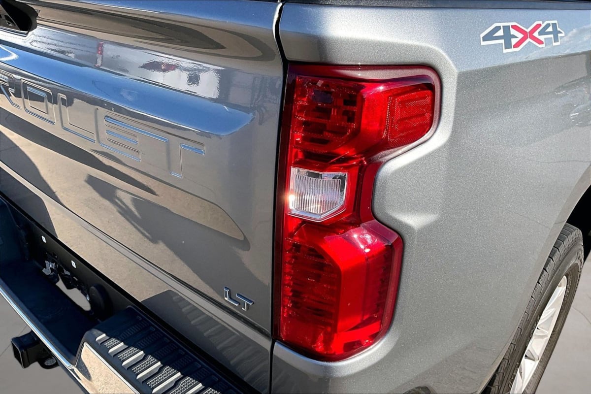 Chevrolet Silverado photo 23