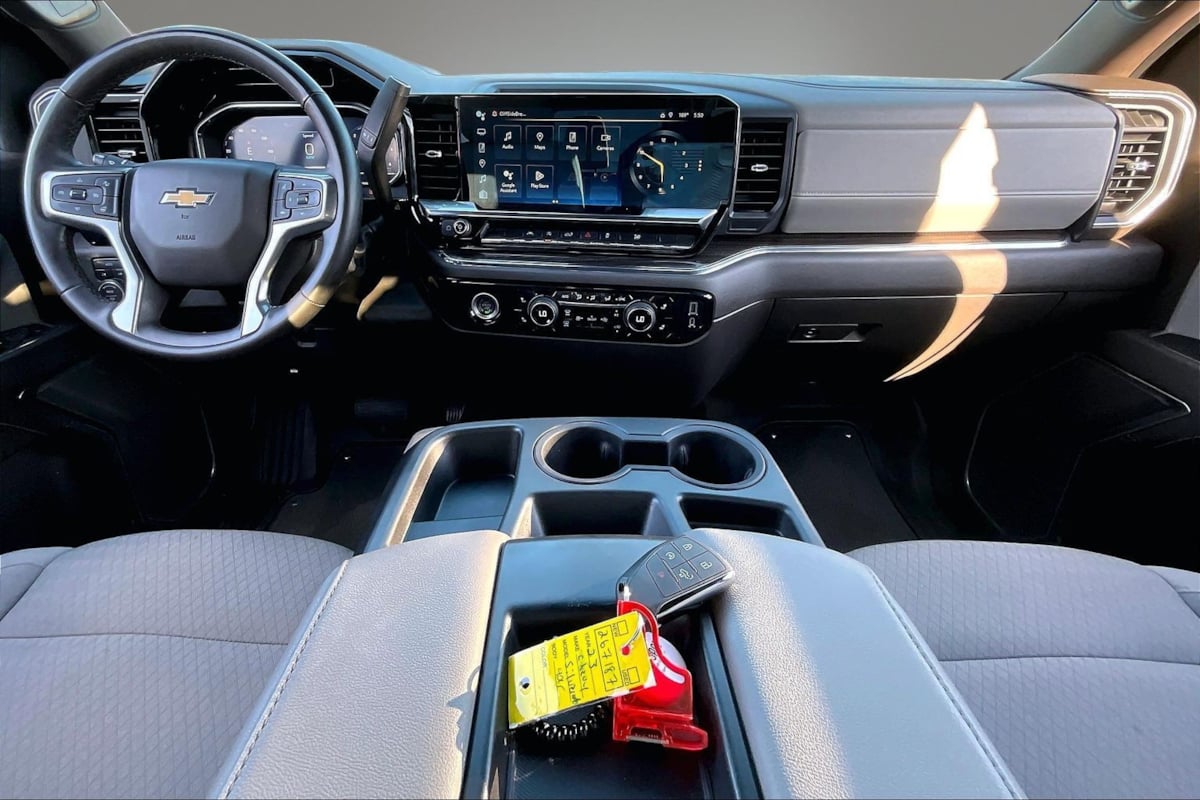 Chevrolet Silverado photo 8