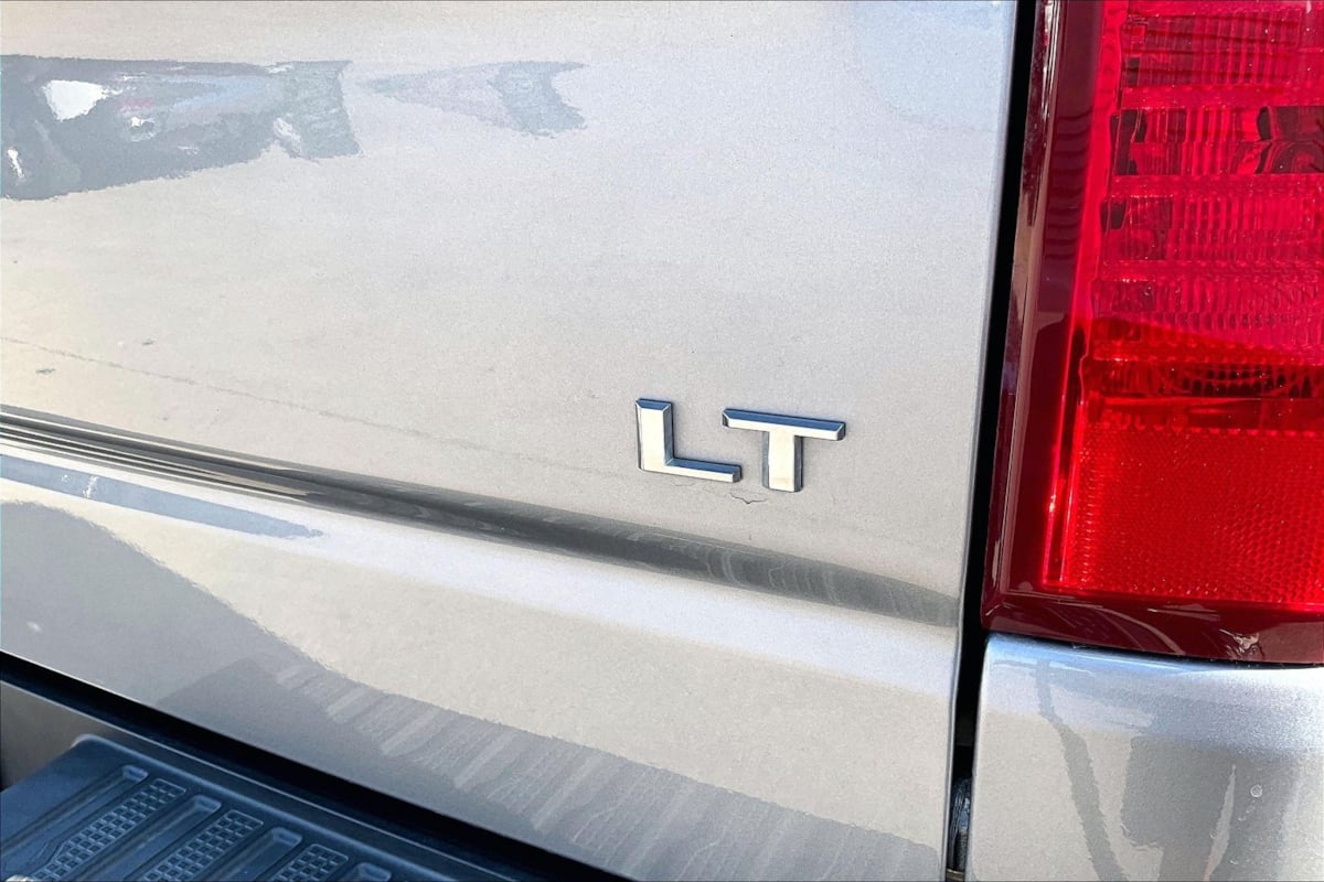 Chevrolet Silverado photo 24