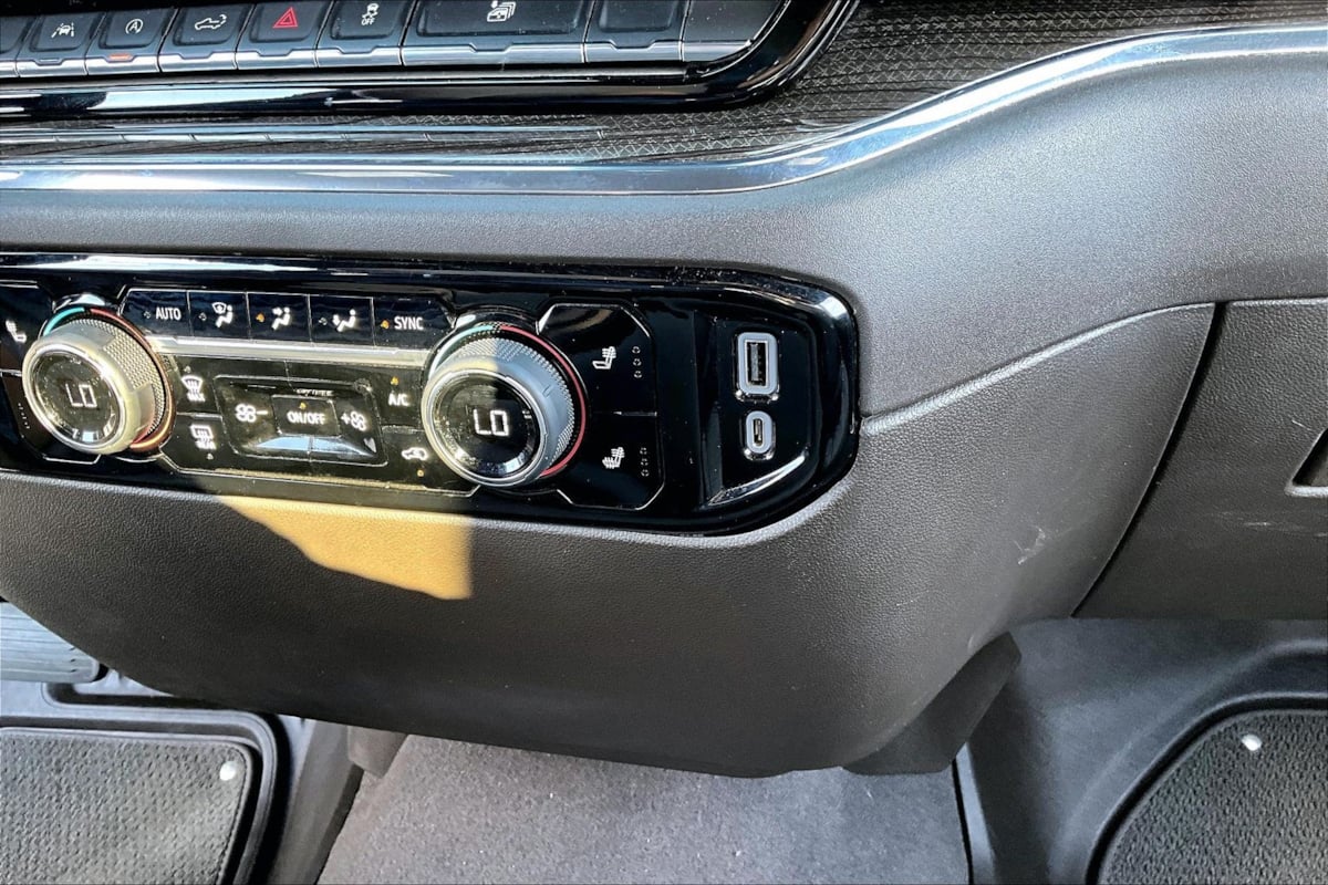 Chevrolet Silverado photo 16