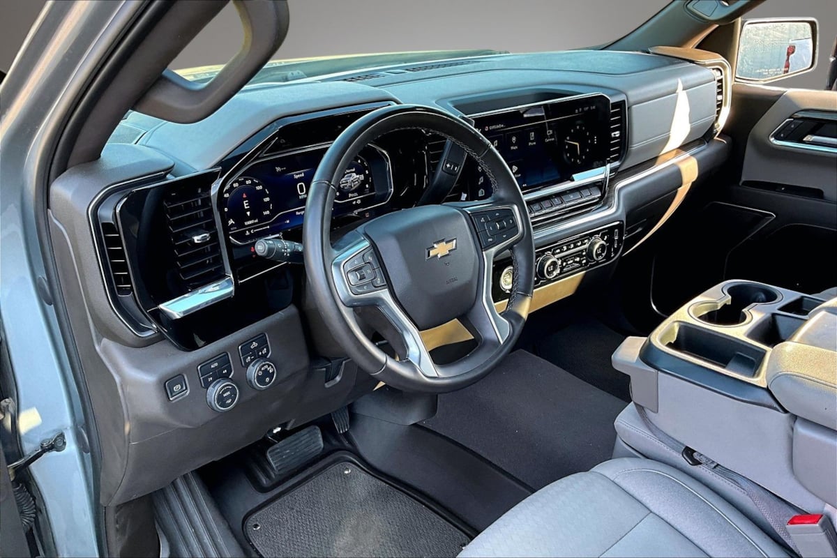 Chevrolet Silverado photo 17