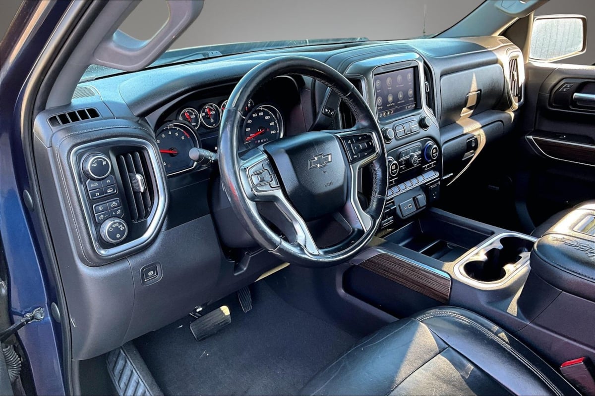 Chevrolet Silverado photo 17