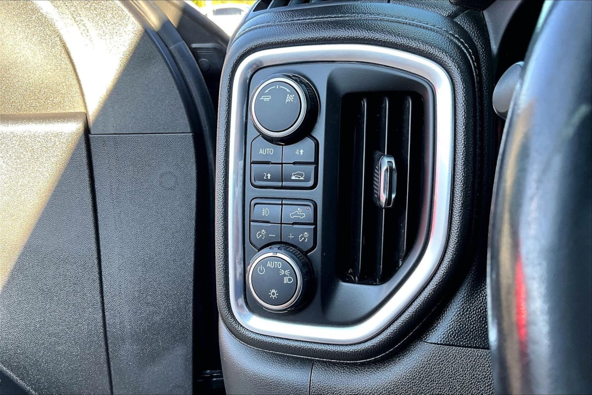 Chevrolet Silverado photo 35