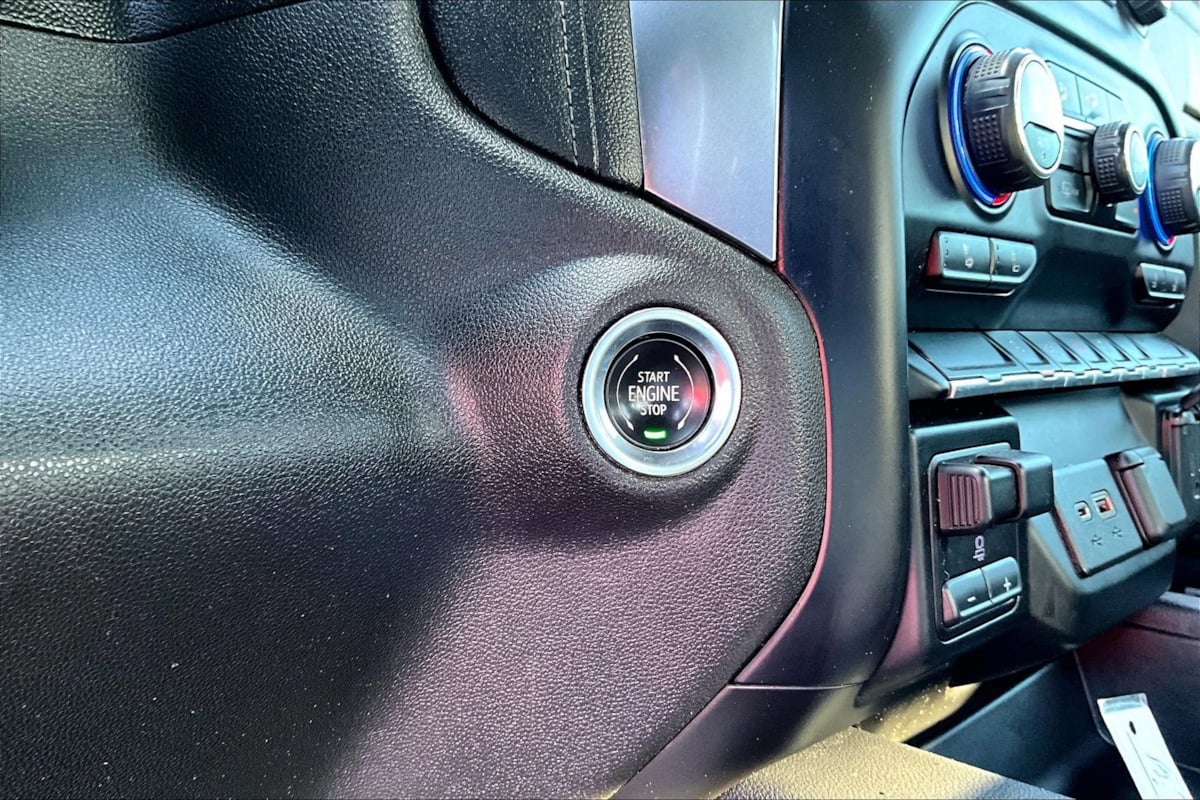 Chevrolet Silverado photo 16
