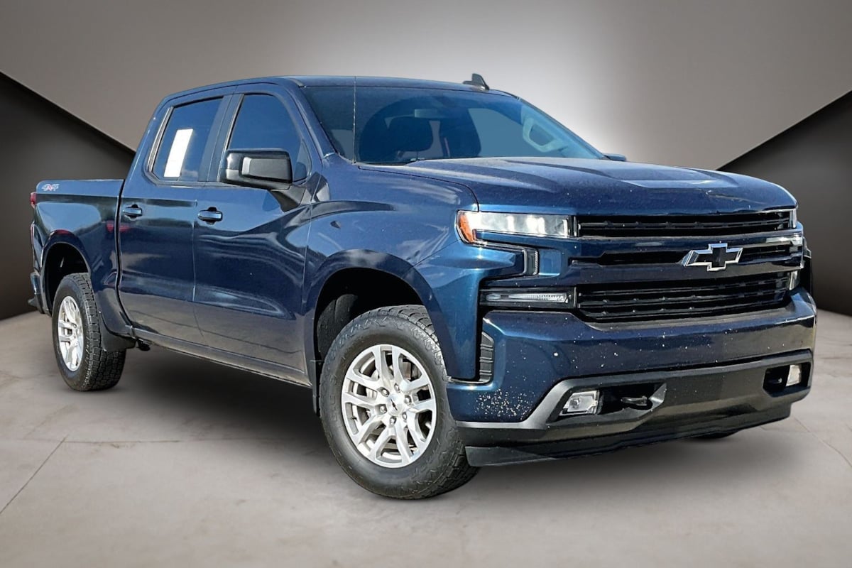 Chevrolet Silverado photo 2