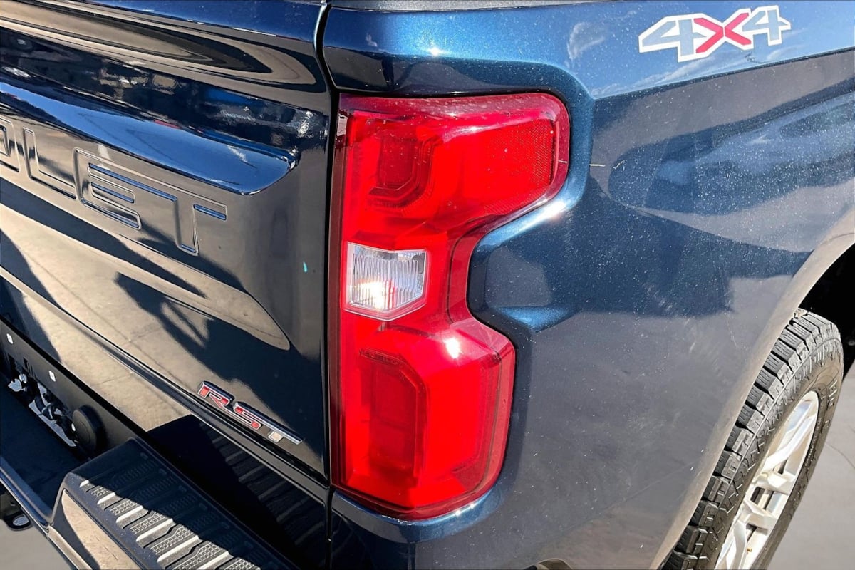 Chevrolet Silverado photo 23