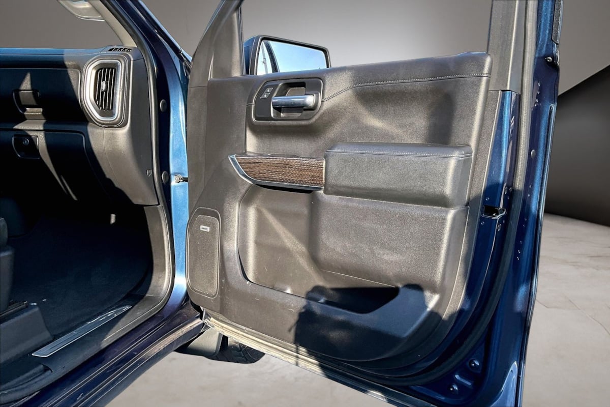 Chevrolet Silverado photo 28