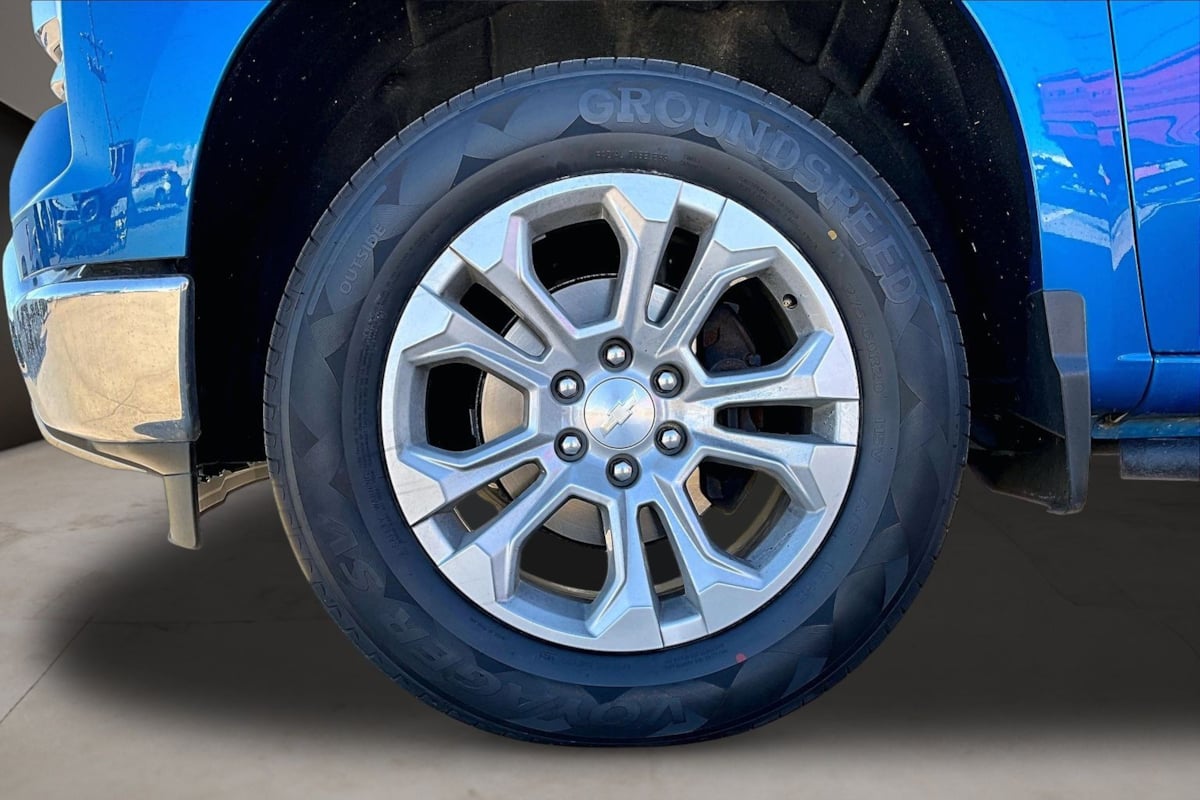 Chevrolet Silverado photo 32