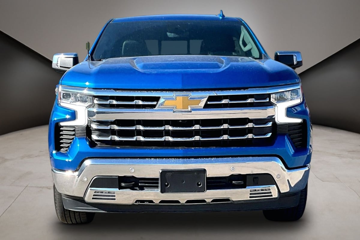 Chevrolet Silverado photo 3