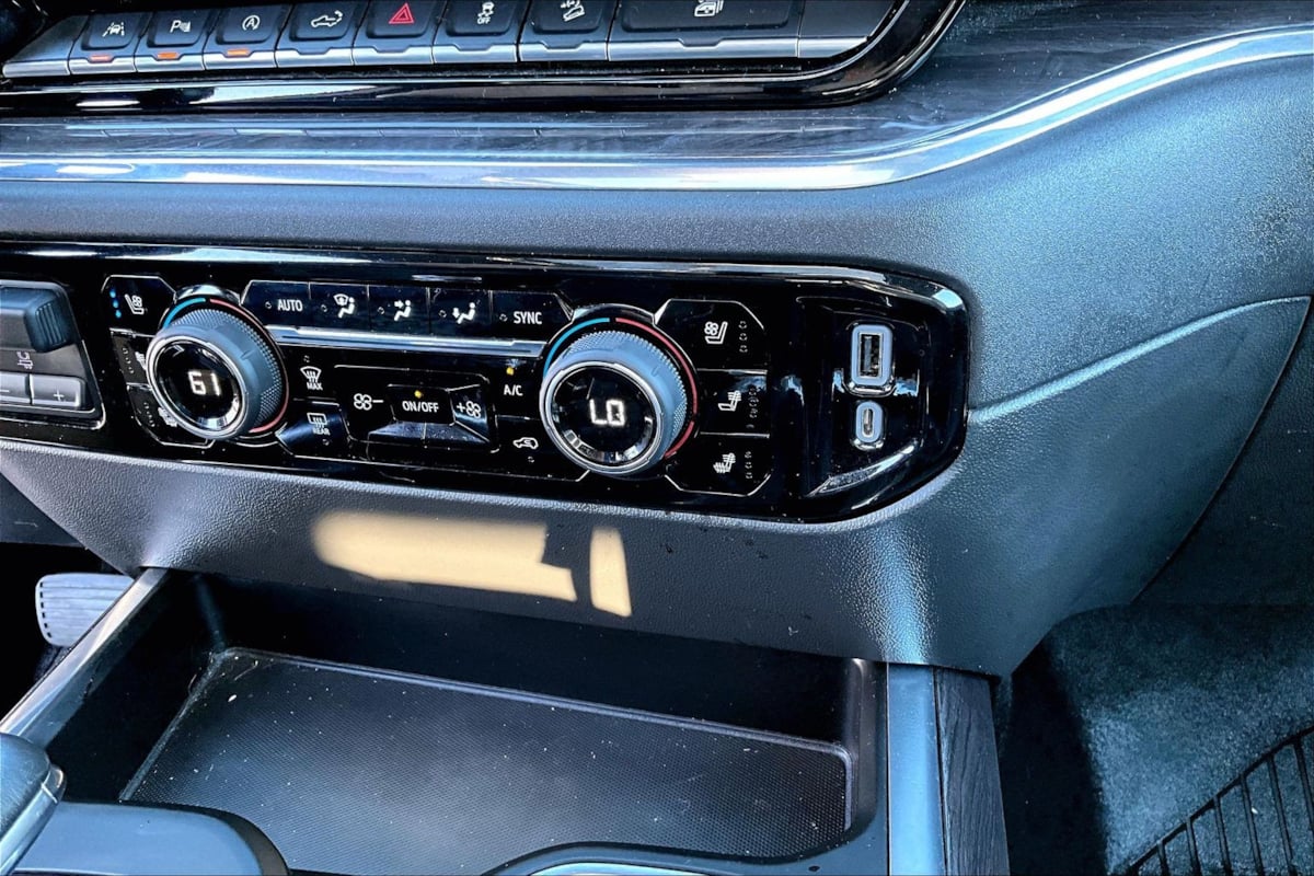 Chevrolet Silverado photo 16