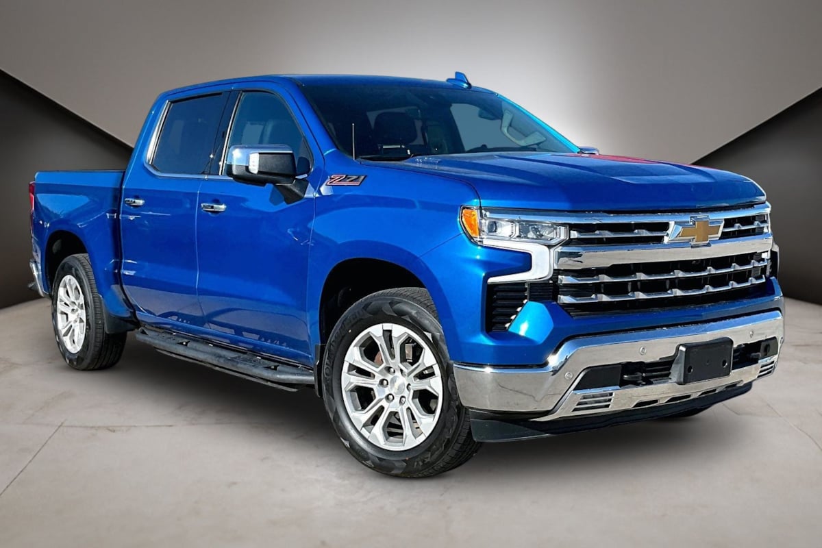 Chevrolet Silverado photo 2