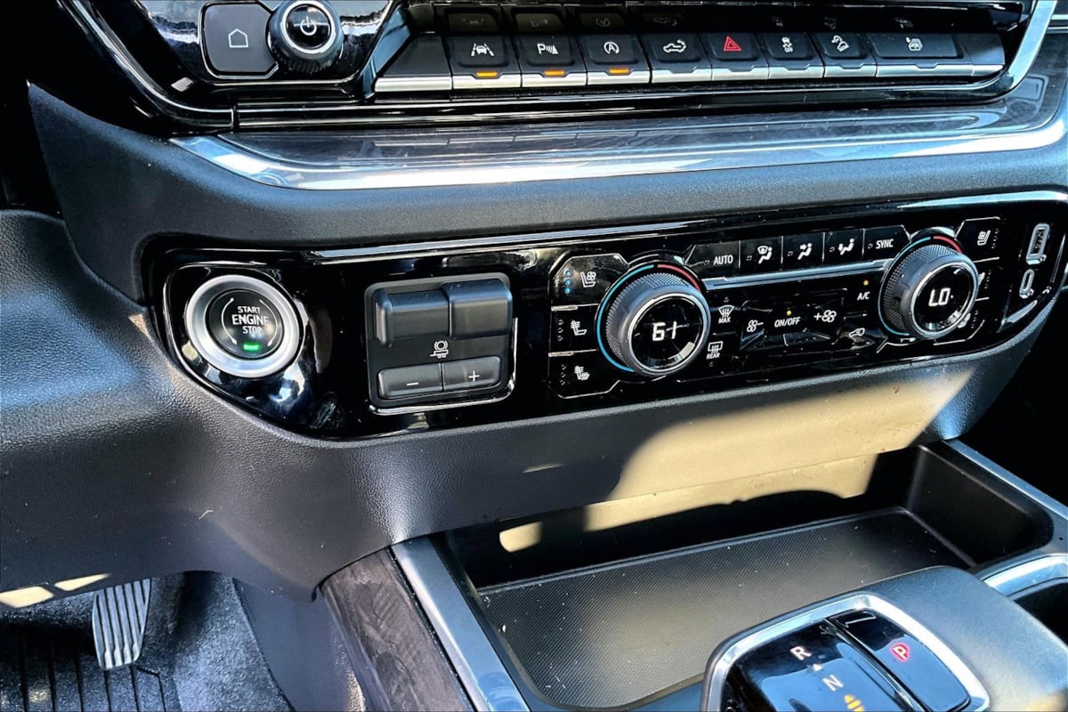 Chevrolet Silverado photo 15