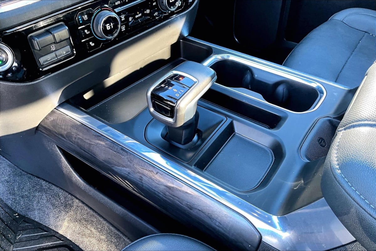 Chevrolet Silverado photo 18