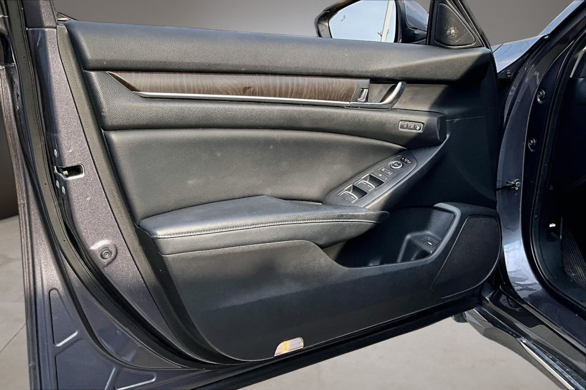 Honda Accord photo 19