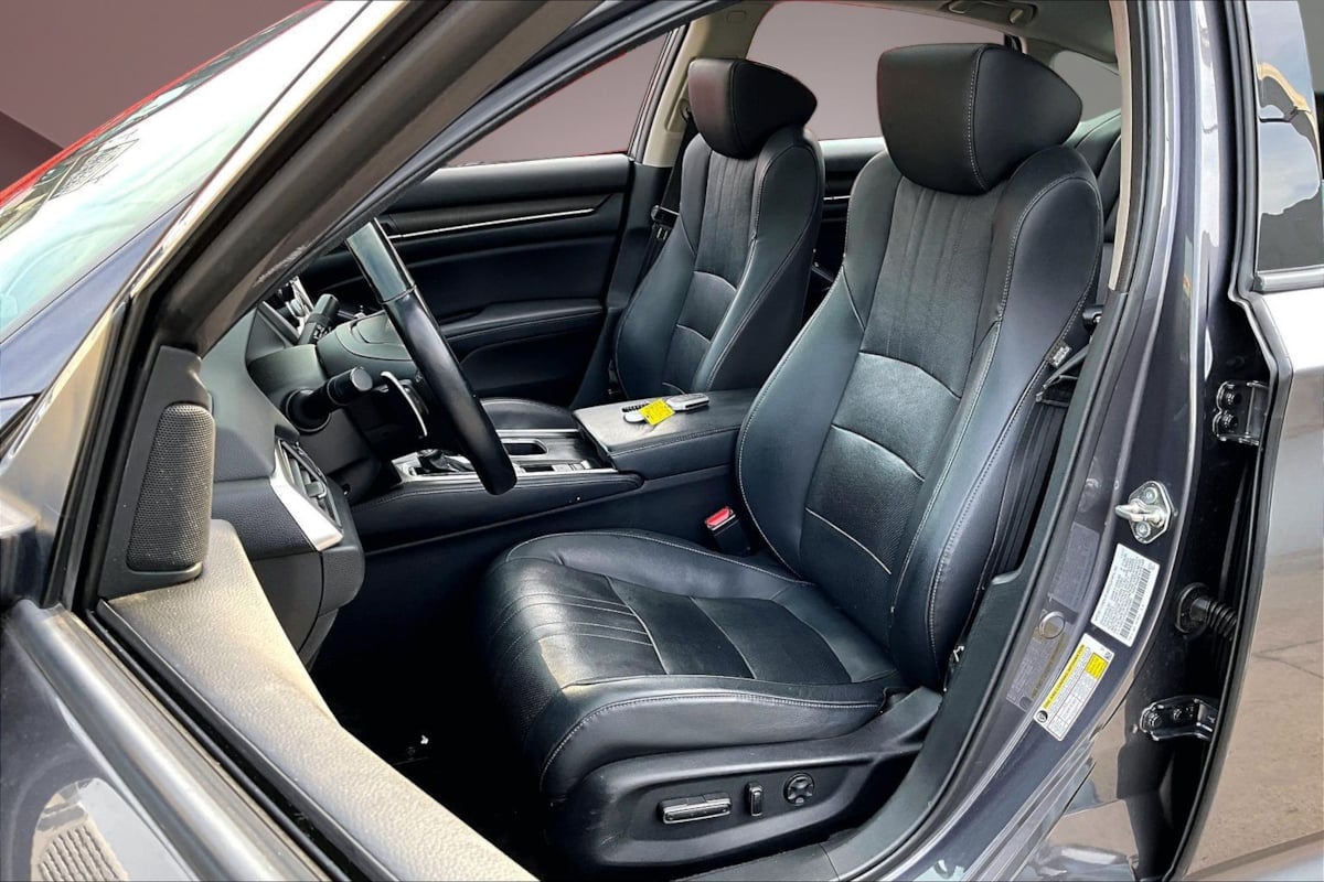 Honda Accord photo 20