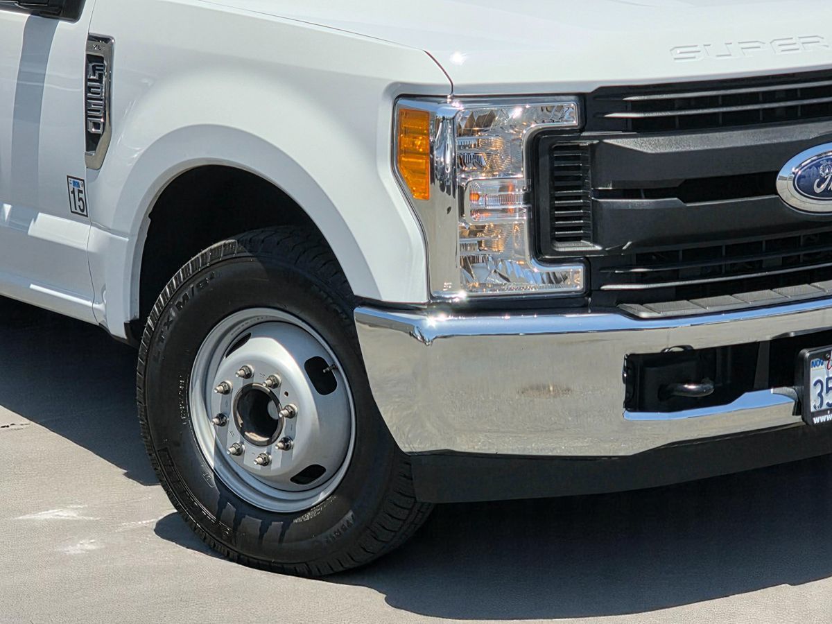 2017 Ford F-350 XL photo 4