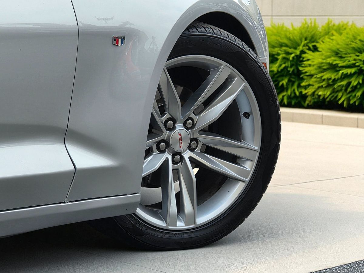 2016 Chevrolet Camaro 1LT photo 13