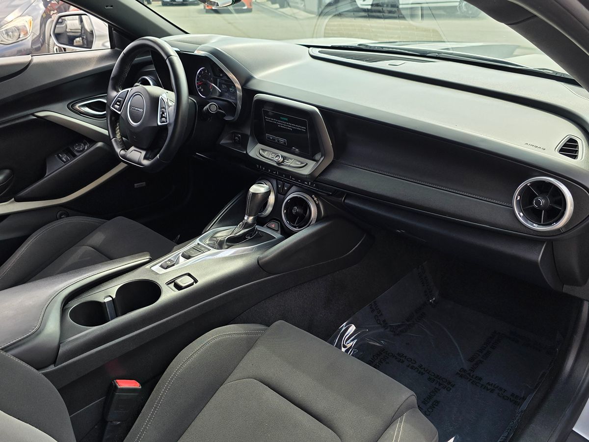 2016 Chevrolet Camaro 1LT photo 15